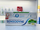 خمیردندان سنسوداین Herbal با عصاره اکالیپتوس و رازیانه – Sensodyne Herbal 100g