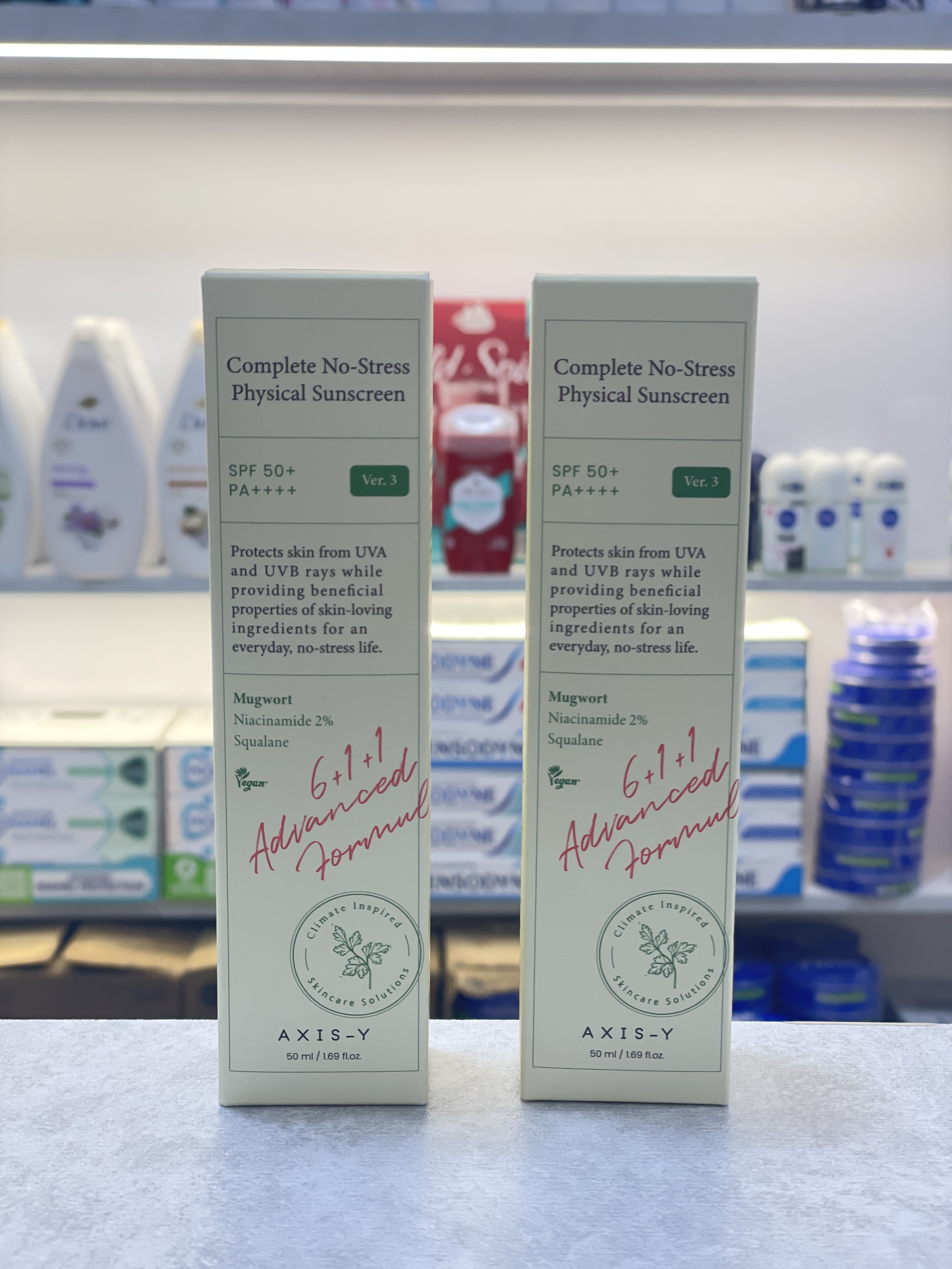 ضد آفتاب‌ بدون‌ رنگ‌+SPF 50 مناسب‌ انواع‌ پوست‌ حجم50 میل